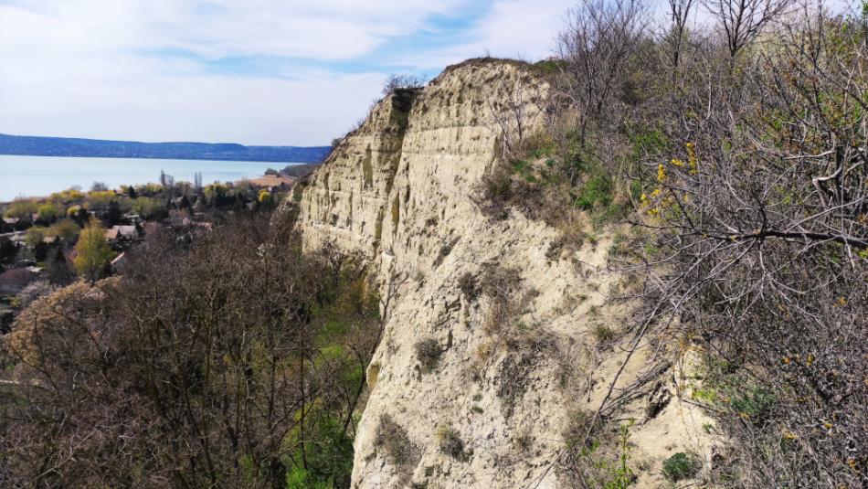 Löszfal, Balatonkenese