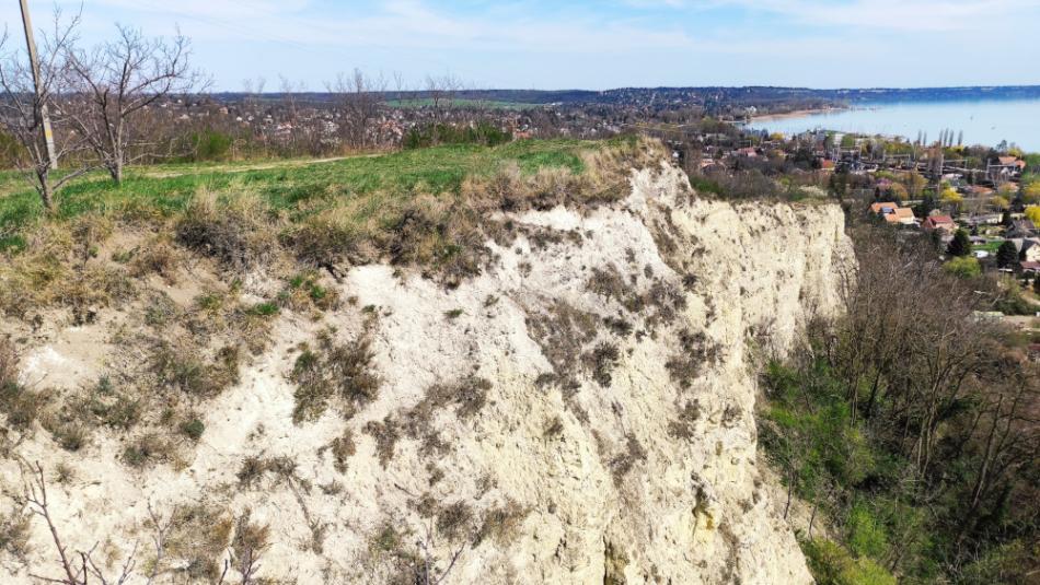 Löszfal, Balatonkenese