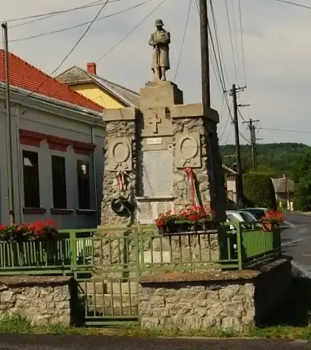 Hősi emlékmű, Bozsok