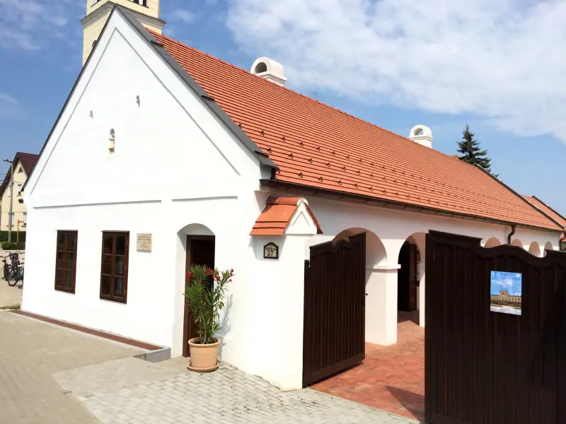 Csipkeház, Hegykő