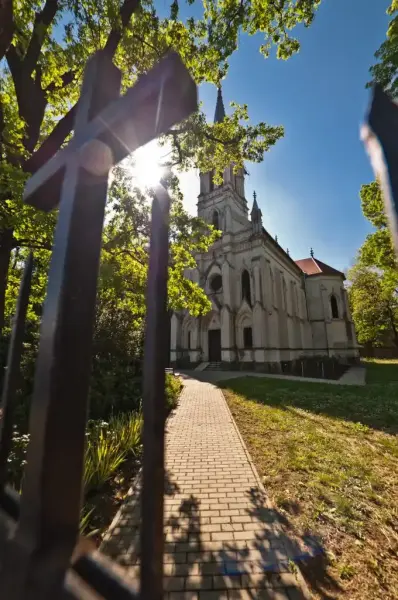 Magyarok Nagyasszonya Templom, Deszk