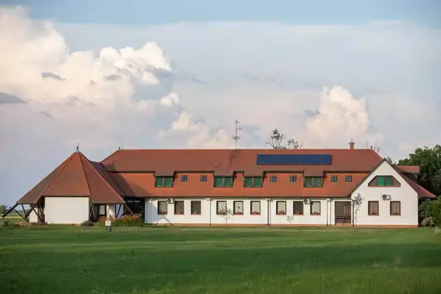 Sterbetz István Túzokvédelmi Látogatóközpont, Dévaványa