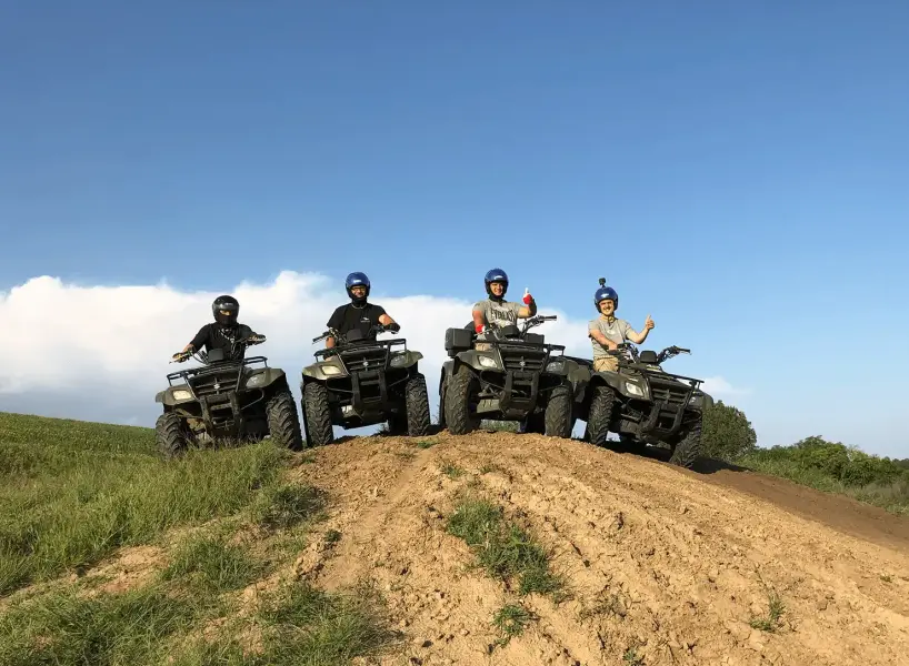 Vad Quad, Domony