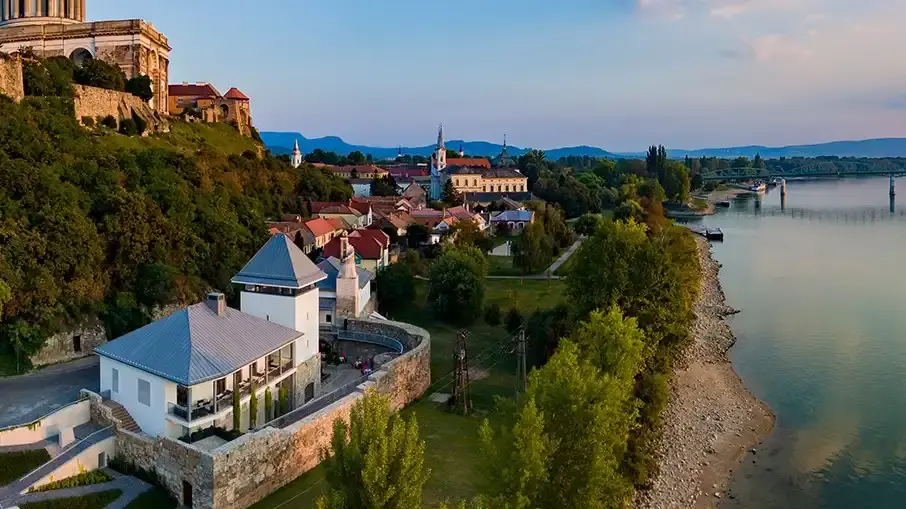 Esztergomi Dzsami és Veprech-torony, Esztergom