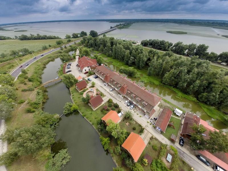 Fűzfa Hotel és Pihenőpark, Poroszló