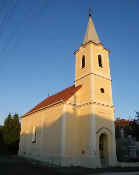 Szentháromság templom, Gyöngyösfalu