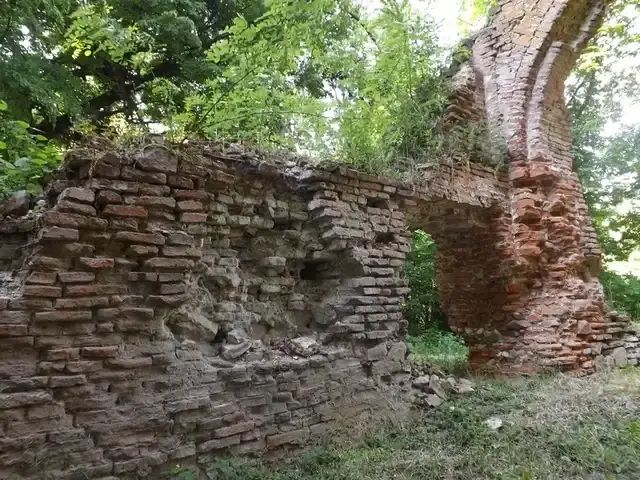 Béndekpusztai templomrom, Hács