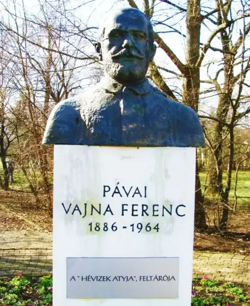 Dr. Pávai Vajna Ferenc mellszobra, Hajdúszoboszló