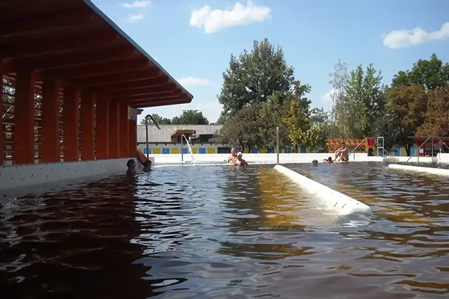 Akácliget Gyógy- és Strandfürdő, Karcag