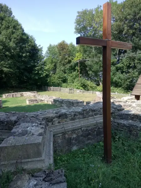 Szent Kereszt pálos templomrom, Kesztölc