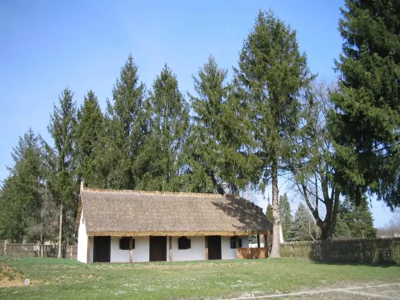 Skanzen, Kisbajom