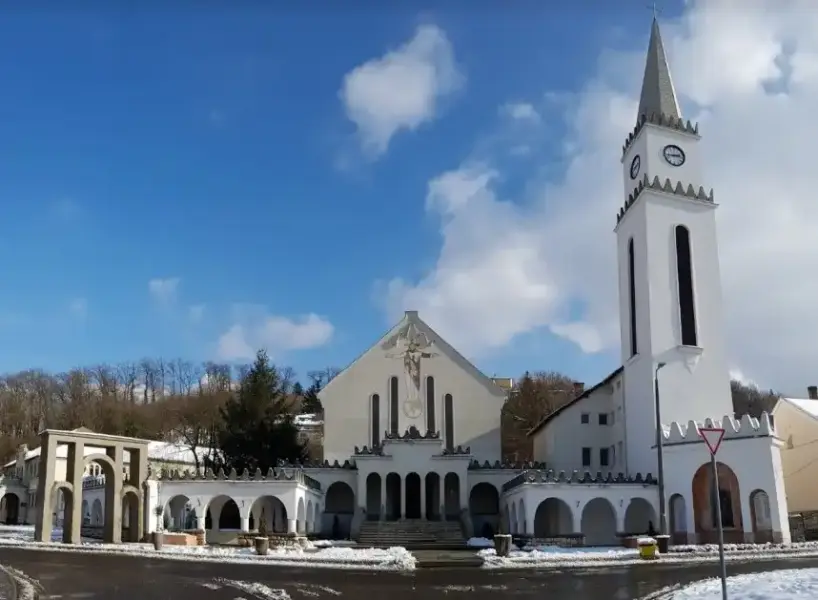 Szent-Borbála templom, Komló