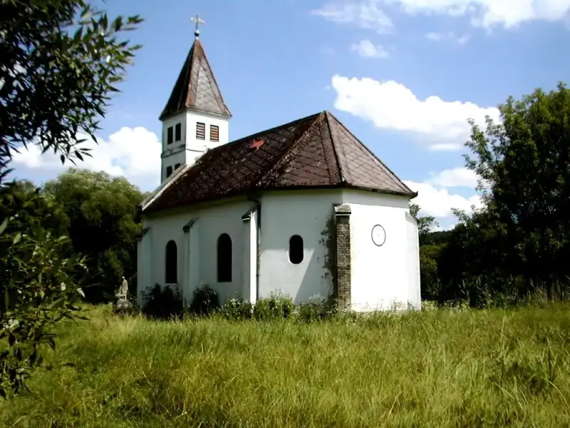 Papdi kápolna, Mucsi