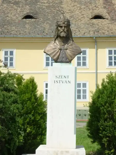 Szent István mellszobor, Simontornya