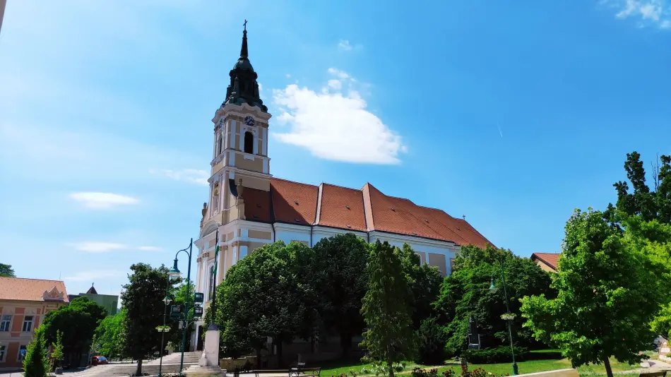 Urunk Mennybemenetele templom, Szekszárd