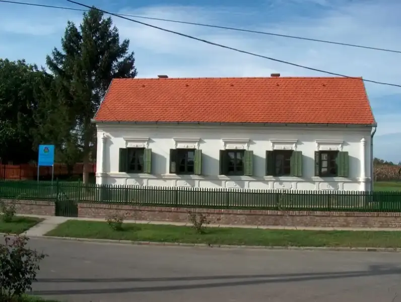 Csuhémúzeum, Szentlászló