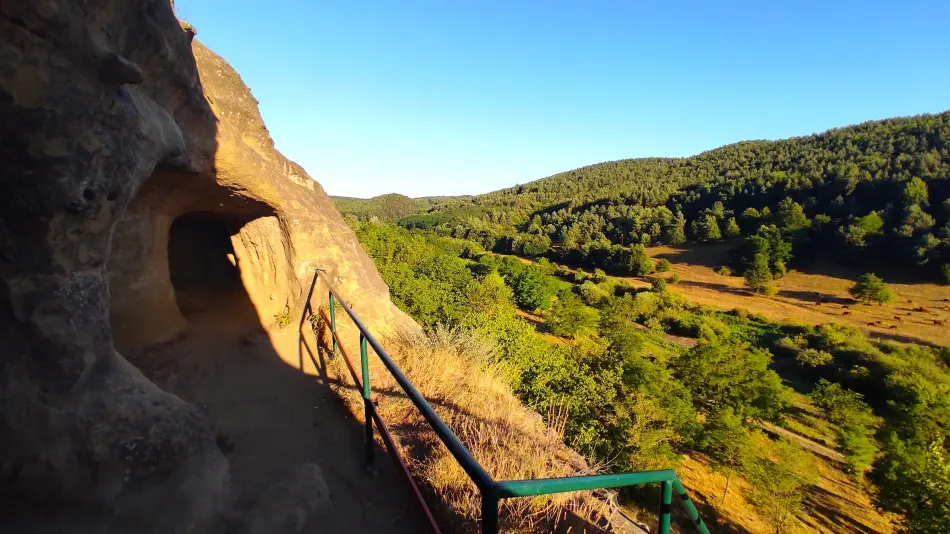 Kishartyáni Kőlyuk, Kishartyán