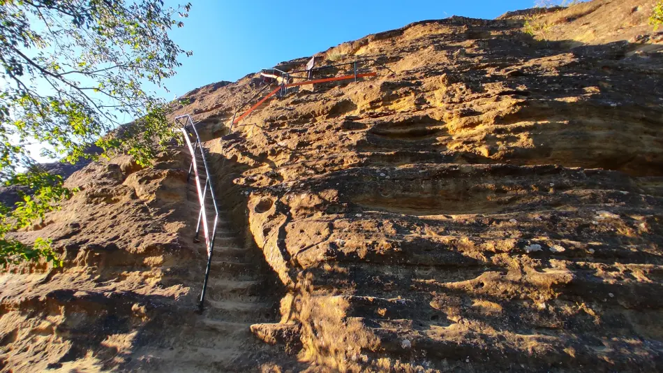 Kishartyáni Kőlyuk, Kishartyán