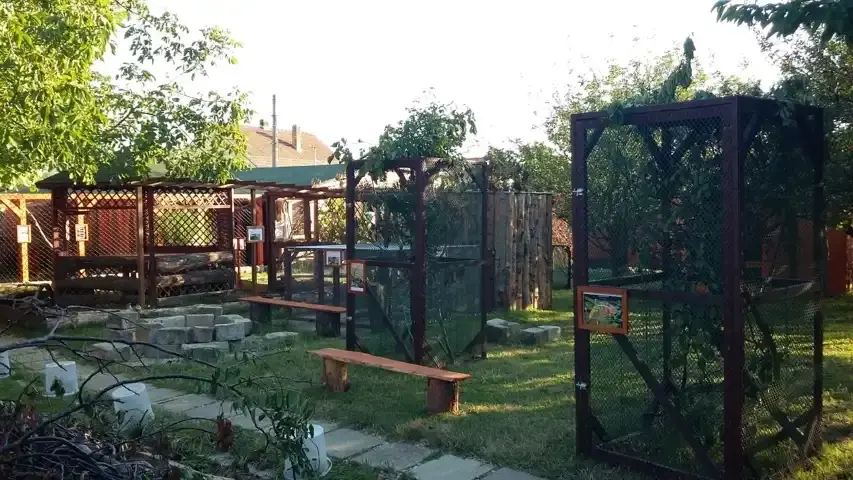 Mini ZOO, Komló