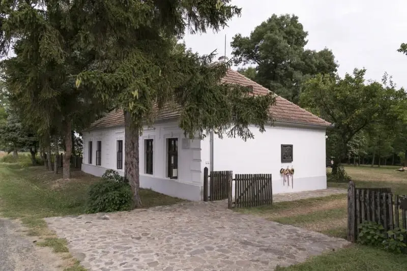 Nagy László Emlékház, Iszkáz