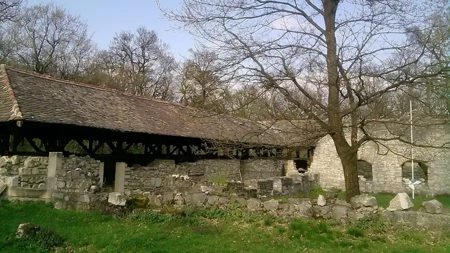 Vértesszentkereszti apátság, Oroszlány