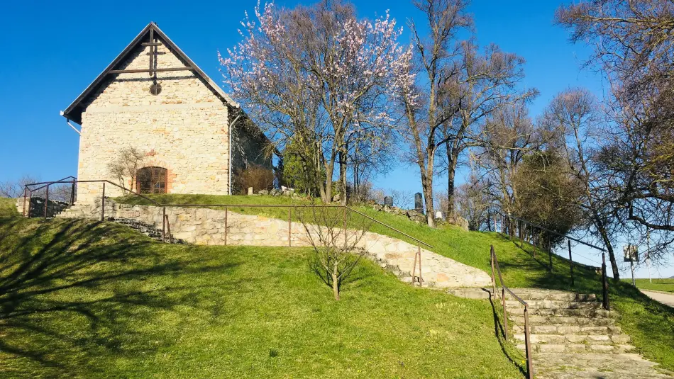 Középkori templomrom, Örvényes