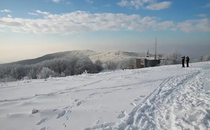 Nagy Hideg-hegy Sí- és Túraközpont, Perőcsény