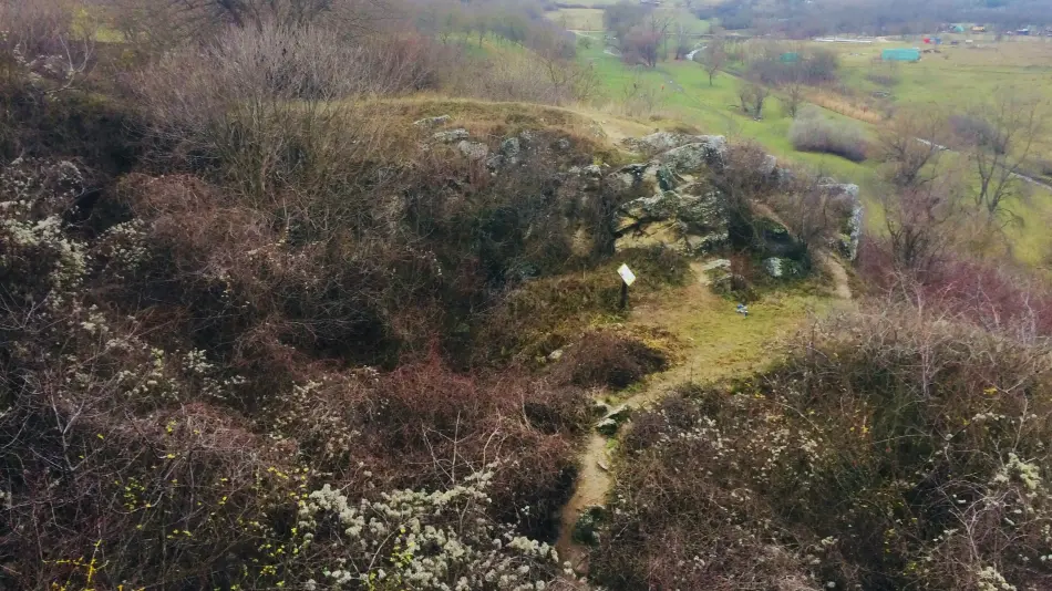 Zelezna-baba-barlang, Sóskút