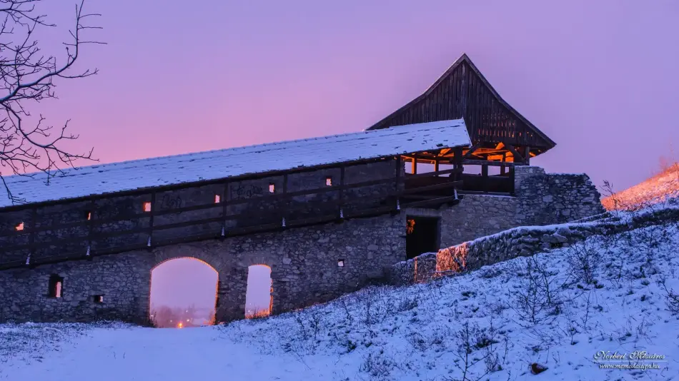 Tarisznyavár és Középkori Piac, Sümeg