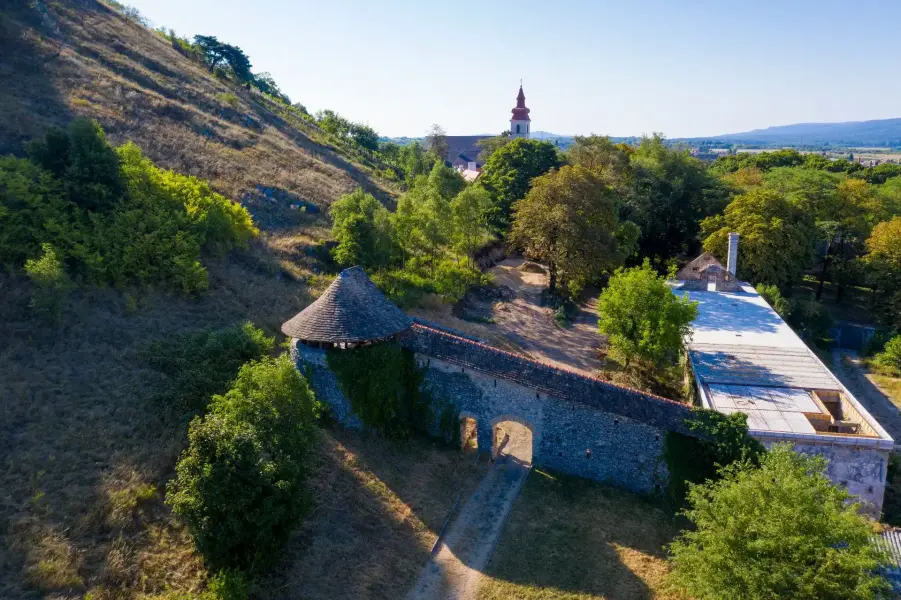 Tarisznyavár és Középkori Piac, Sümeg