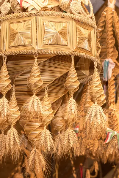 Szalmakincstár, Zengővárkony