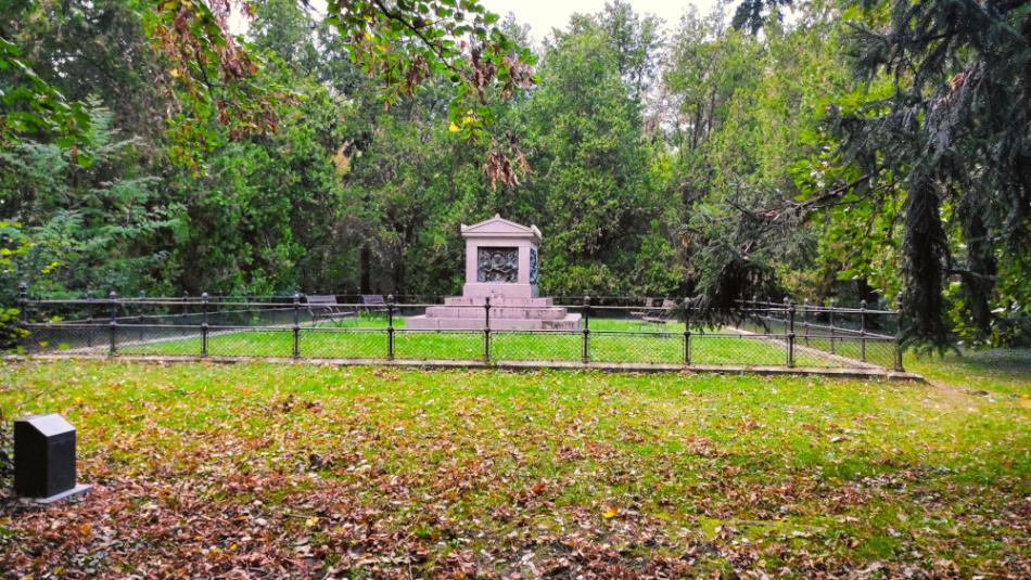 Széchenyi Béla és Erdődy Hanna síremléke, Fertőboz