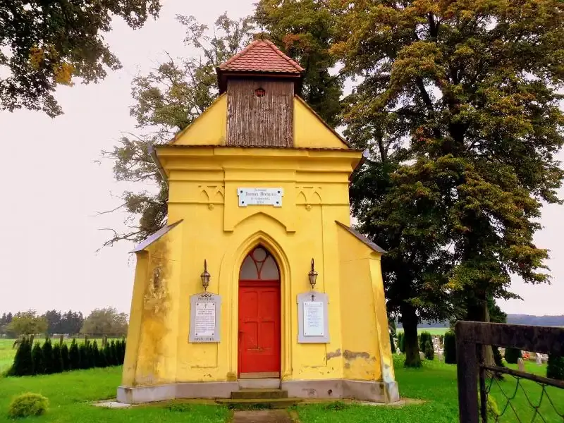 Szentháromság temetőkápolna, Szentkozmadombja