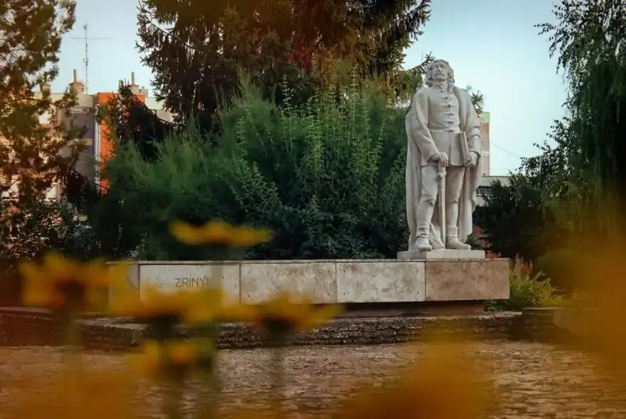 Zrínyi Miklós, a költő szobra, Szigetvár