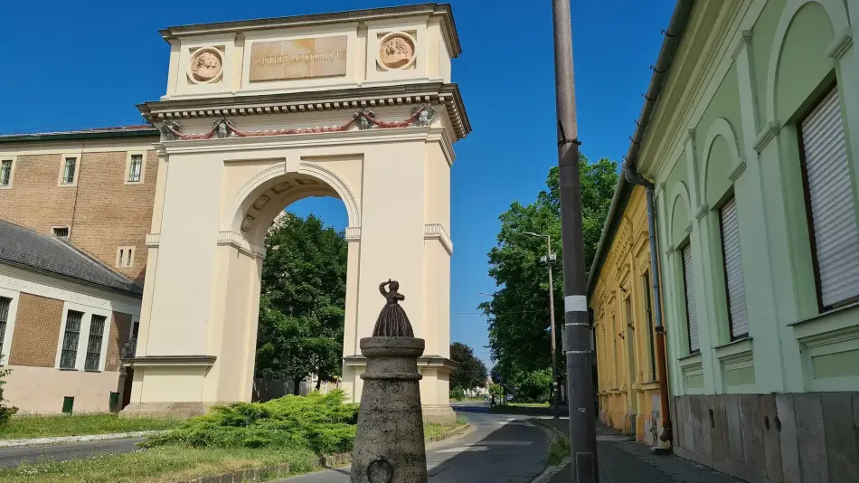 Kolodko Mária Terézia miniszobor, Vác