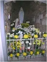 Lourdes-i barlang - kápolna, Chernelházadamonya