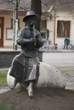 Doboz-Furulyazo-Pasztor-szobor.webp