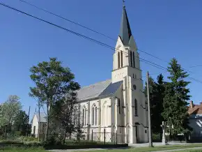 Dombegyhaz-Katolikus-templom.webp