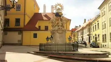 Frigyláda-szobor, Győr