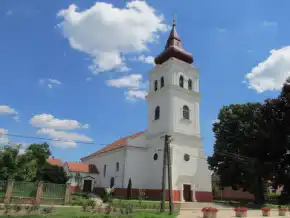 Hajdubagos-Reformatus-templom.webp