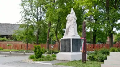 I. világháborús emlékmű, Harta