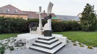 Tolna megyei internáltak emlékműve, Bonyhád
