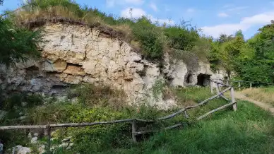 Kisamerika barlanglakások, Cserépfalu