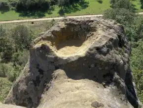 Nagy-Lyukaskő (Táltos szikla), Ivád