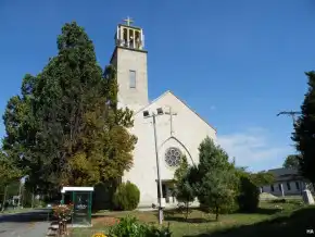 Kirandulastervezo-Maklar-Katolikus-templom.webp