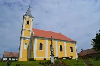 Kirandulastervezo-Tapsony-Katolikus-templom.webp