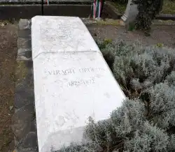 Virágh Gedeon síremléke, Kunszentmiklós