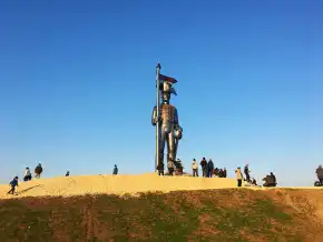 Miskahuszár - A világ legnagyobb huszár szobra, Pákozd