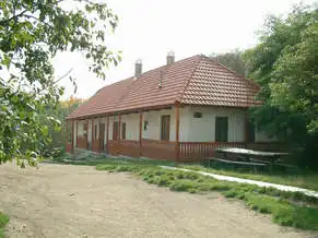 Öreg Bence Turistaház és Erdei Iskola, Pusztafalu