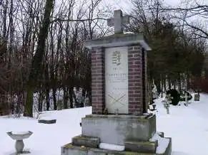 Püspöky Gráczián síremléke, Pusztaszentlászló